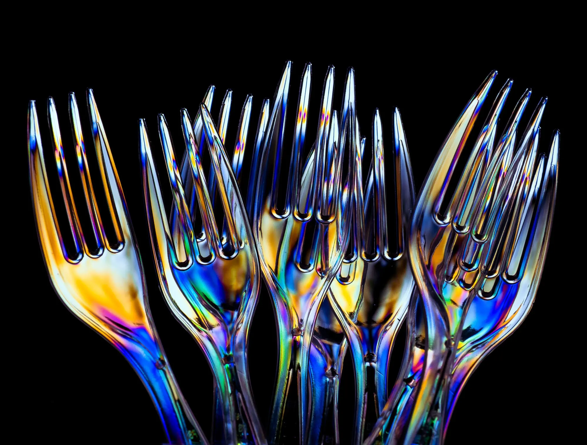 Acrylic for cutlery and tableware: clear forks with iridescent reflections